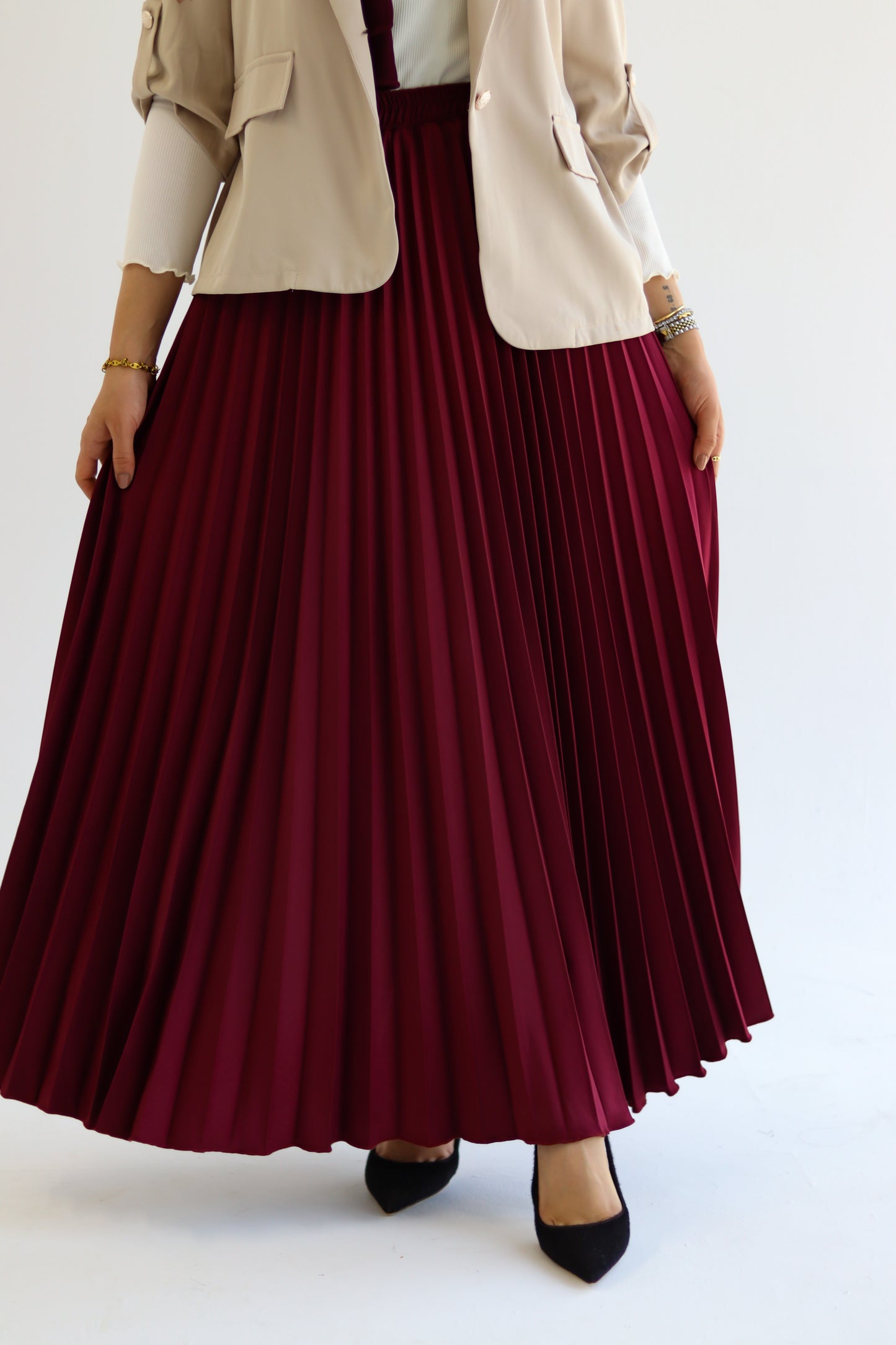 Lina - Pleated Skirt in Burgundy