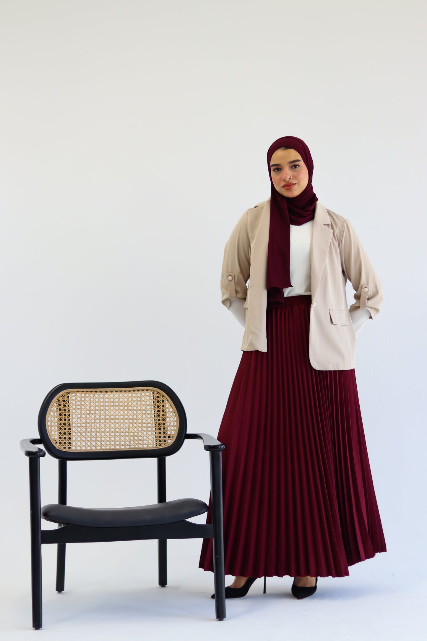 Lina - Pleated Skirt in Burgundy